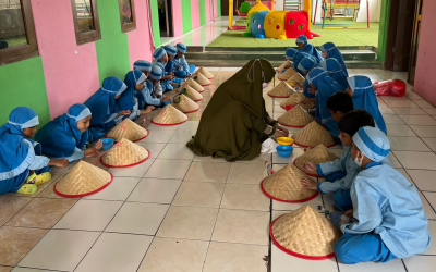 Melukis Tanaman Media Caping Kegiatan P5 – TKIT Al Ihsan Legenda