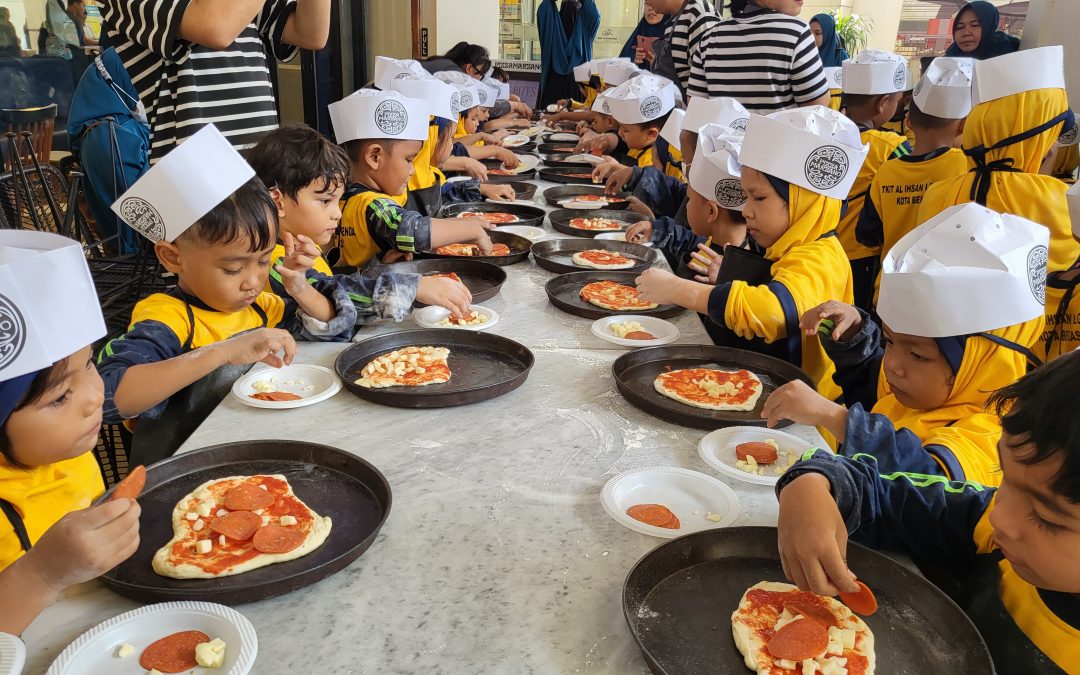 Field Trip TKIT Al Ihsan Legenda: Mengunjungi Pusdirga Buperta Cibubur dan Pizza Marzano Mall Summarecon Bekasi