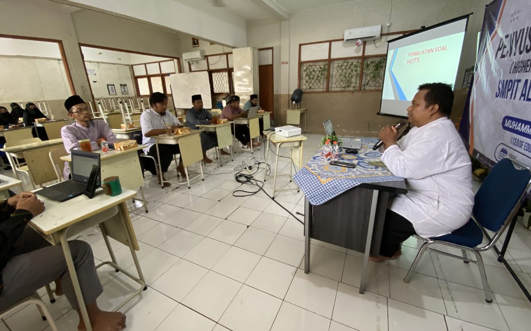 Pelatihan Guru SMPIT Al Ihsan Legenda: Meningkatkan Kualitas Pembelajaran Melalui Penyusunan Soal HOTS