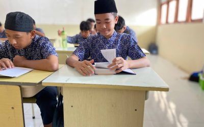 Menumbuhkan Cinta Membaca Sejak Dini: Kegiatan Literasi SMPIT Al Ihsan Legenda