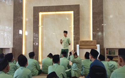 Melatih Keberanian dan Kepercayaan Diri: Kegiatan Public Speaking Kelas 9 SMPIT Al Ihsan Legenda